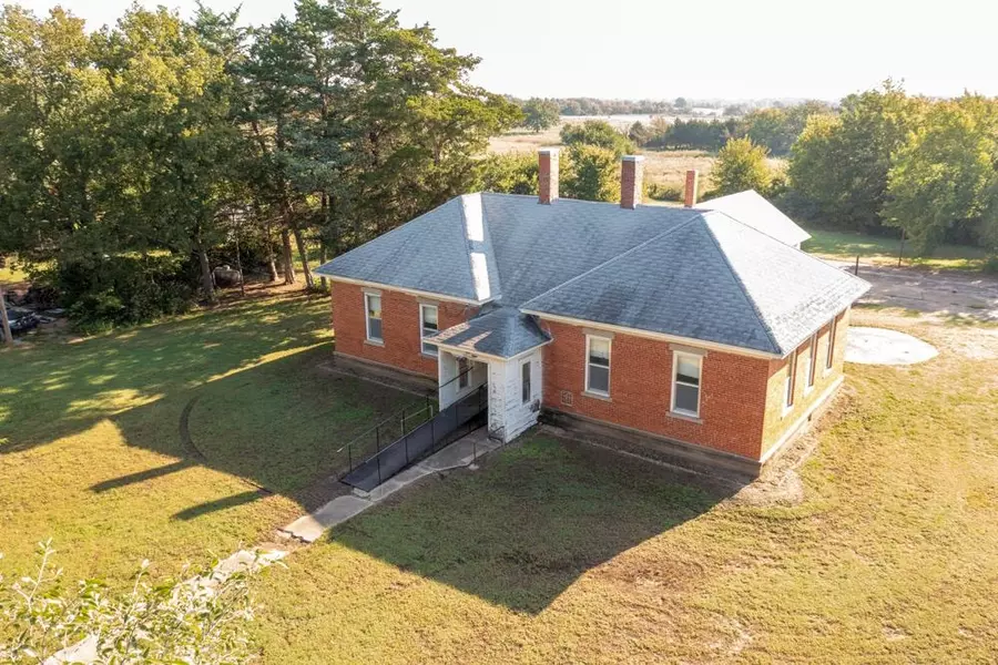 510 East St, Climax, KS 67137