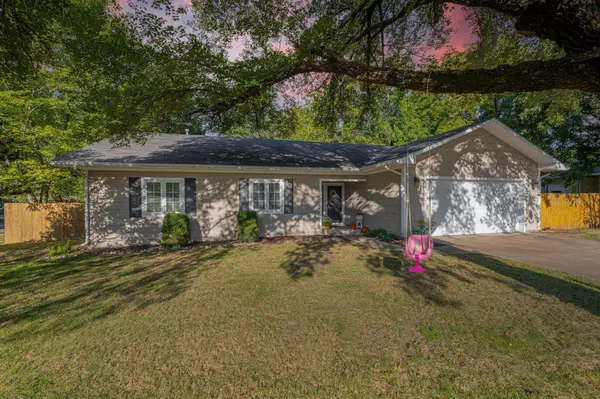 1125 High St, Winfield, KS 67156