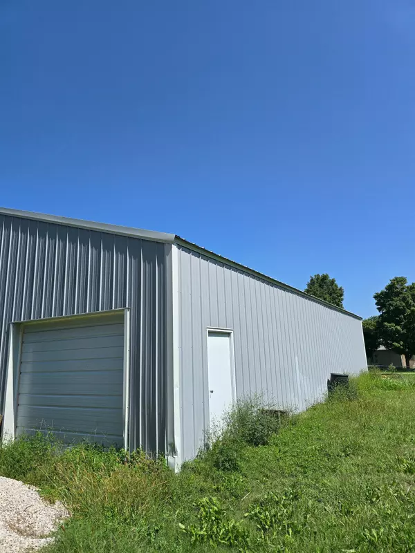 Abc Abc Abc W 4th, Burden, KS 67019