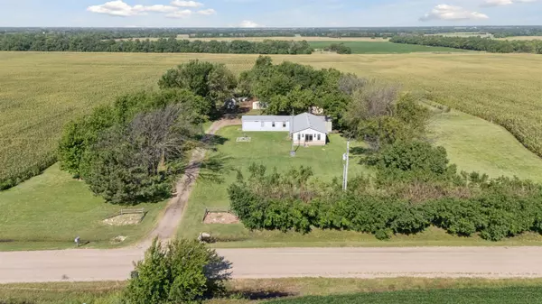 4417 N Hillside Rd, Newton, KS 67114
