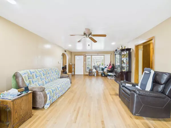 Wellington, KS 67152,808 W College St