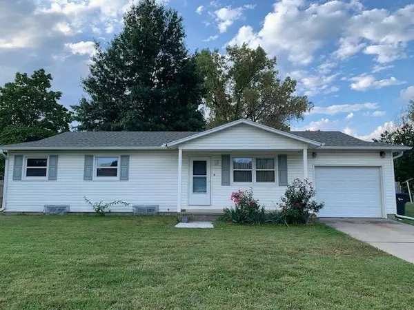 709 Cottonwood Ln, Newton, KS 67114
