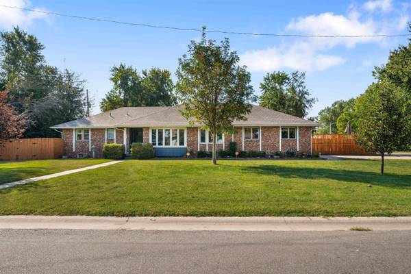 1523 W Nottingham Ln, Wichita, KS 67204