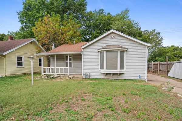 1911 S Madison Ave, Wichita, KS 67211