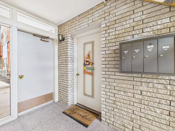 Wichita, KS 67203,1201 W River Blvd