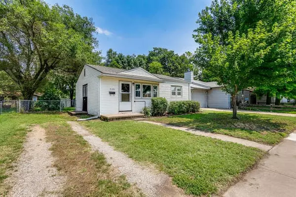 528 N Sheridan Ave, Valley Center, KS 67147