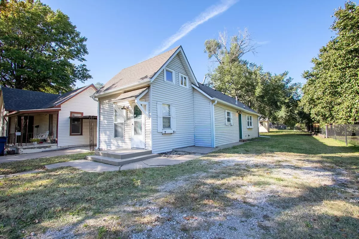 Newton, KS 67114,1030 E 6th St