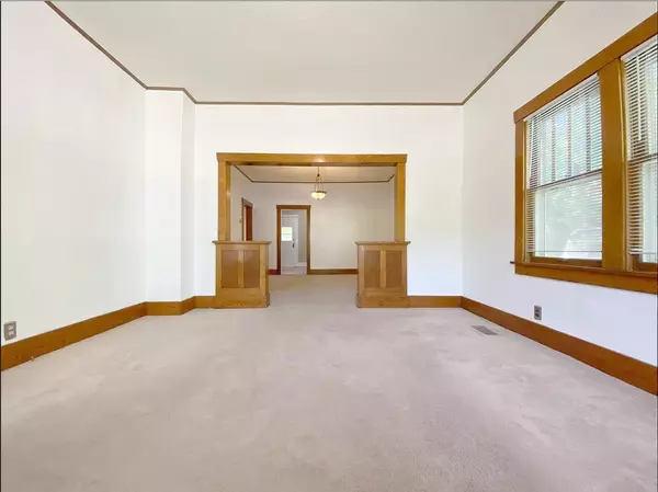 Hutchinson, KS 67501,105 E 13th Ave