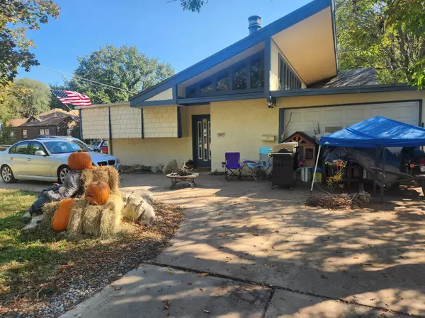 Wichita, KS 67218,602 S Bluff