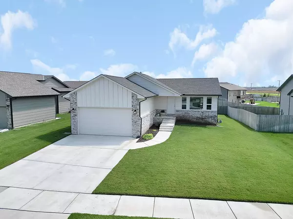 2322 S Hickory Creek St, Wichita, KS 67235