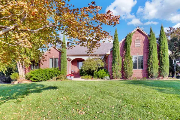 9 N Stagecoach Ct, Wichita, KS 67230