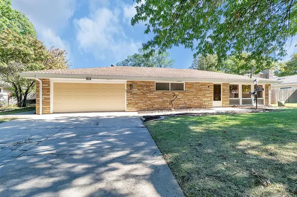 914 N Mission Rd, Wichita, KS 67206