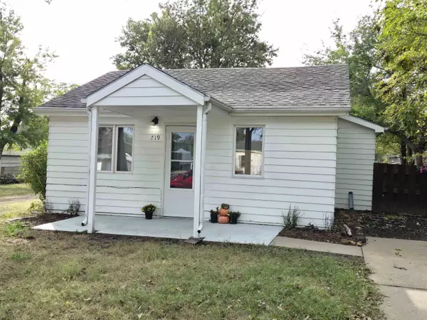 719 Maple Ave, Salina, KS 67401