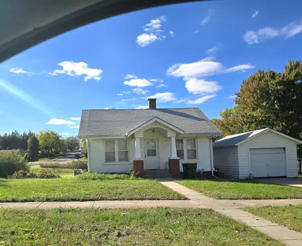 1324 Cedar St, Concordia, KS 66901