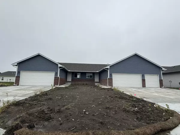 9207-9209 Fox Pointe Ct, Bel Aire, KS 67226