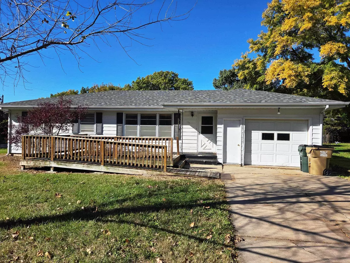 Hesston, KS 67062,121 S Hess