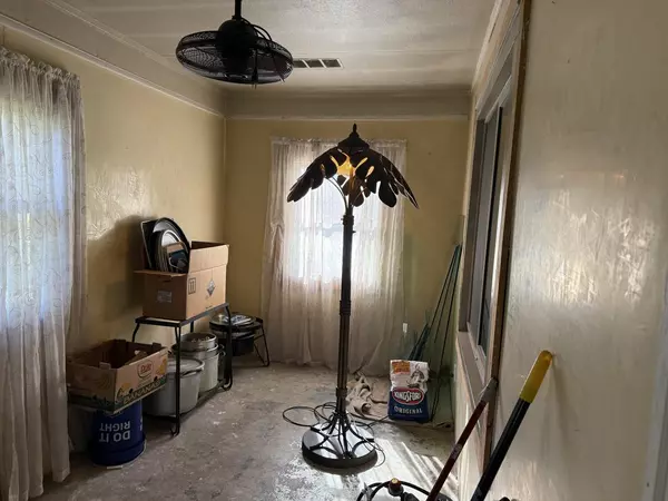 Salina, KS 67401,1213 N Front St.