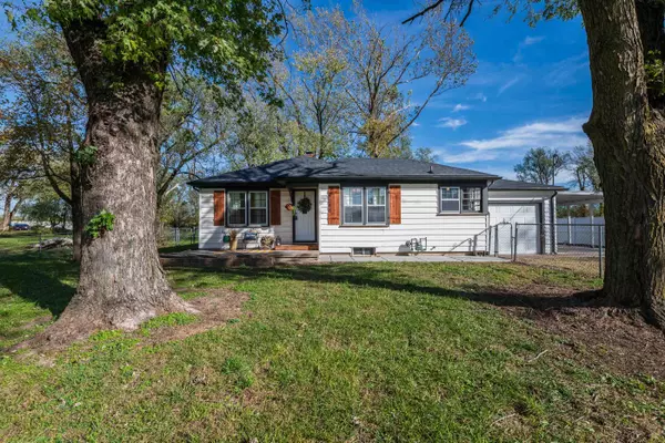 5248 N Valentine Rd, Park City, KS 67219