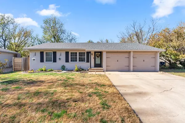 8 Gayle Ct, Valley Center, KS 67147