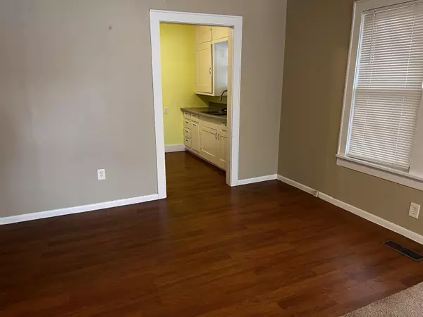 Newton, KS 67114,808 W 5th