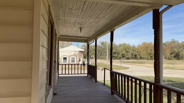 Gypsum, KS 67448,502 King St