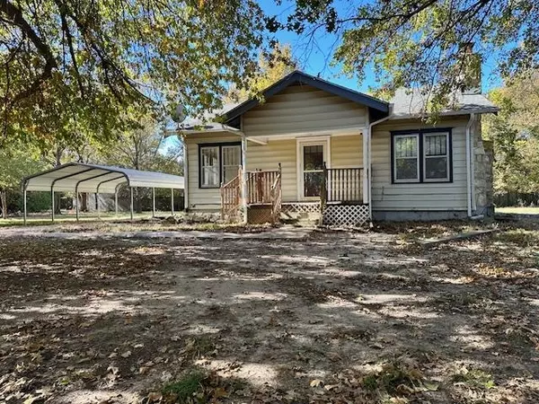 7233 192nd Rd, Winfield, KS 67156