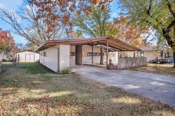 2312 Berry, North Newton, KS 67117