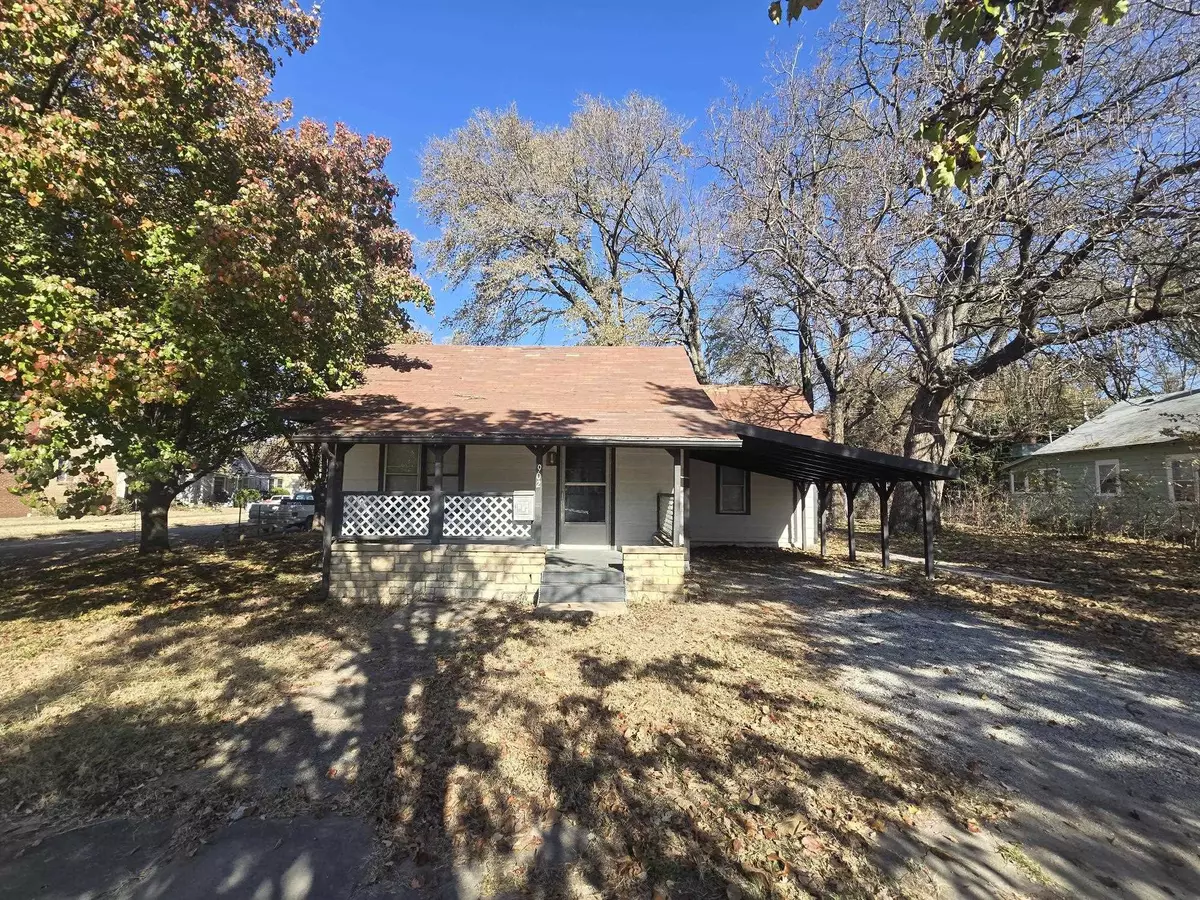 Winfield, KS 67156,902 E 6th Ave