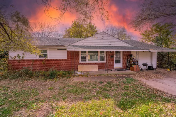 1809 E 14th Ave, Winfield, KS 67156