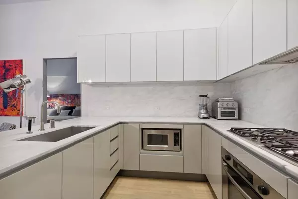 Manhattan, NY 10019,322 W 57th Street #15M