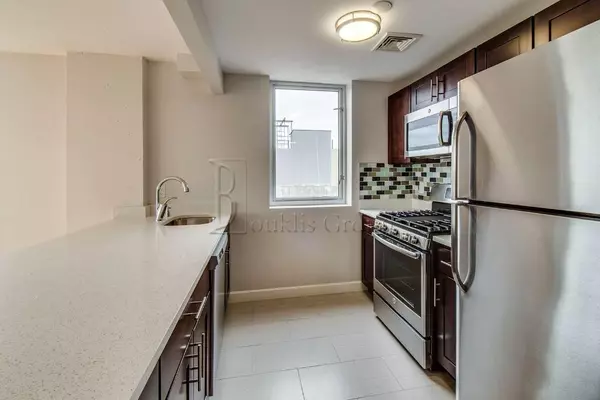 Queens, NY 11102,26-25 28th Street #3B