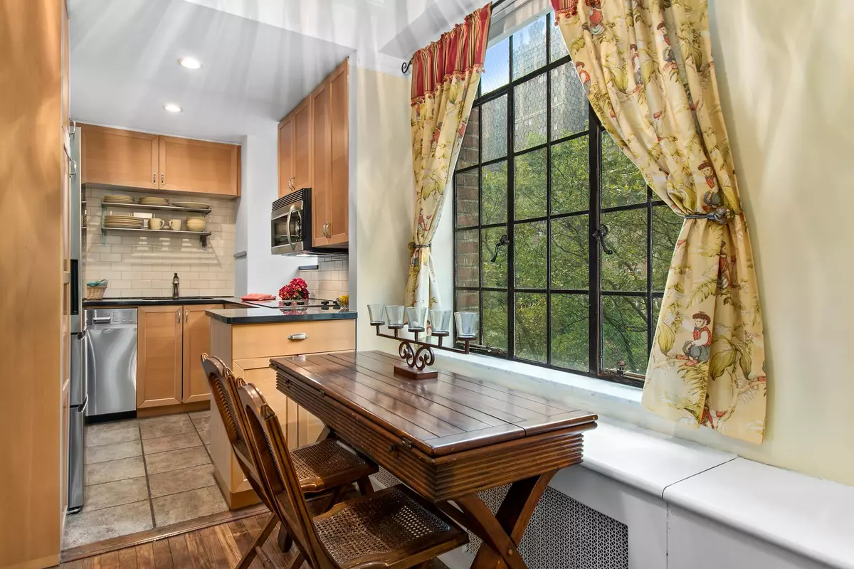 Manhattan, NY 10017,320 E 42nd Street #718