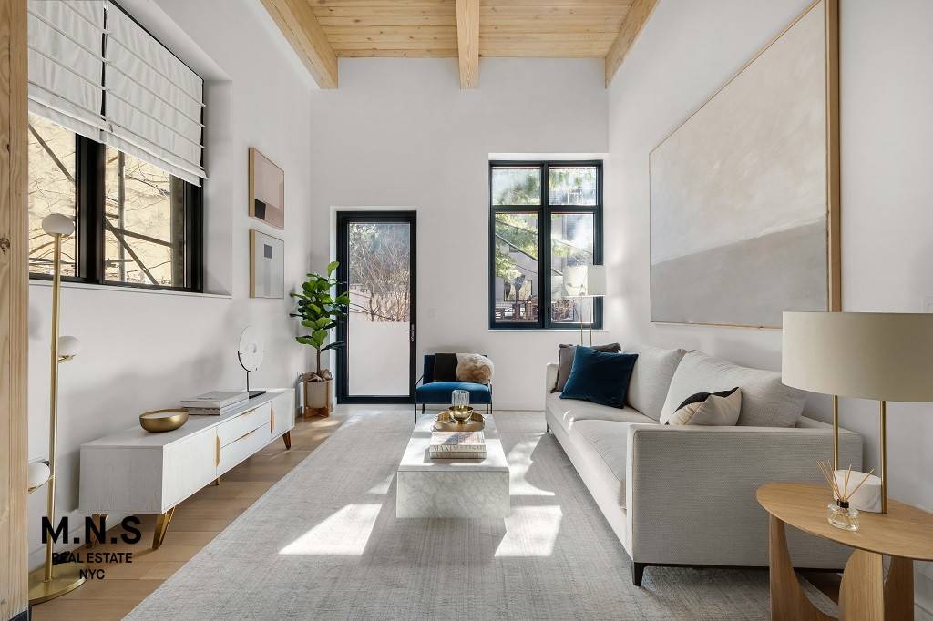 Brooklyn, NY 11211,710 Metropolitan Avenue #2-B