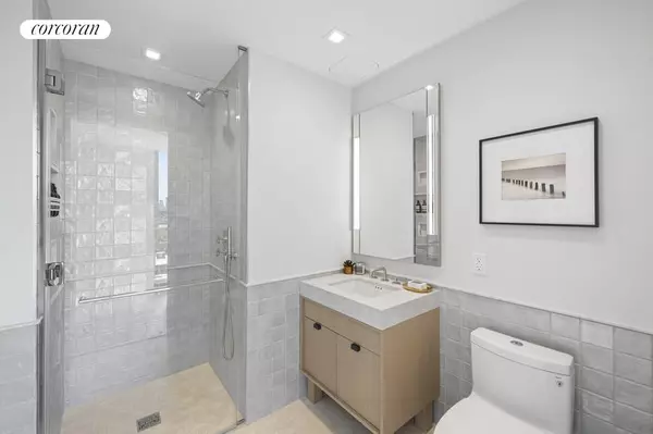 Manhattan, NY 10002,222 E BROADWAY #4A