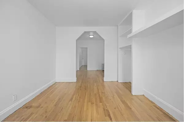 Manhattan, NY 10002,172 DELANCEY Street #5A