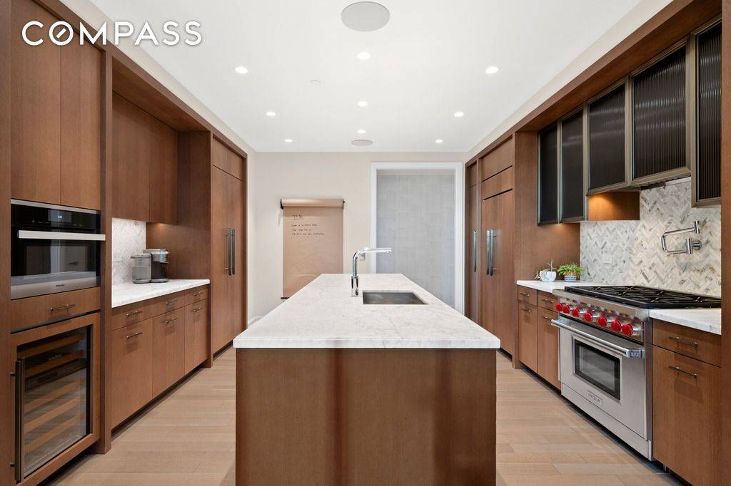 Manhattan, NY 10007,100 Barclay Street #21AD