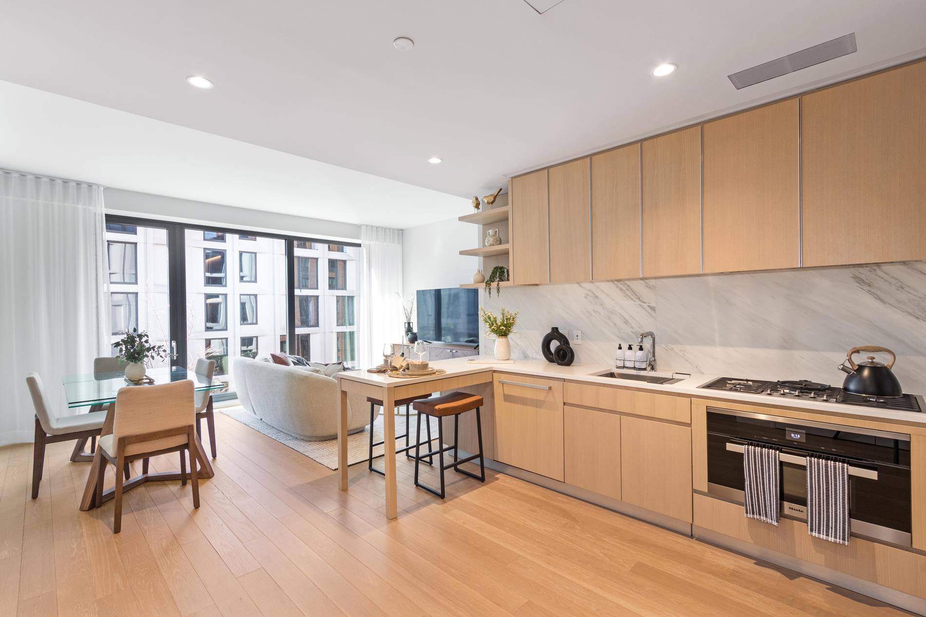 500 W 45th Street #610, Manhattan, NY 10036