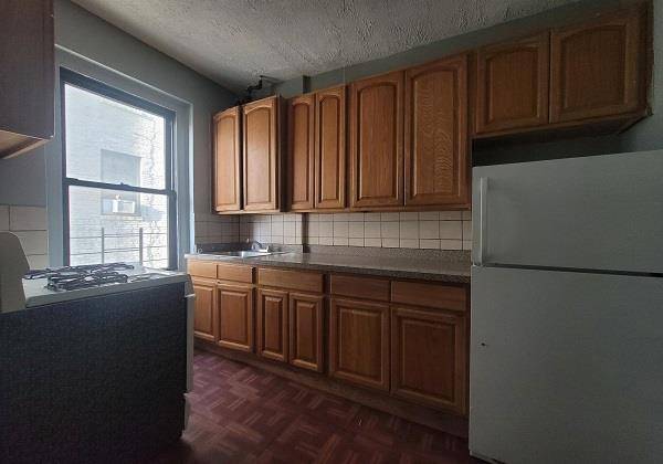 21-68 35th Street #3-C, Queens, NY 11105