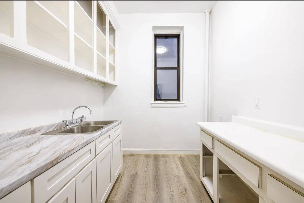 Manhattan, NY 10011,250 W 22nd Street #1-B