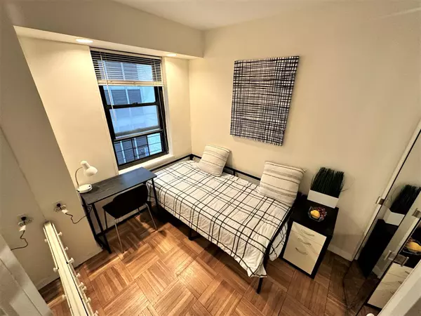 Manhattan, NY 10017,210 E 47th Street #5-B
