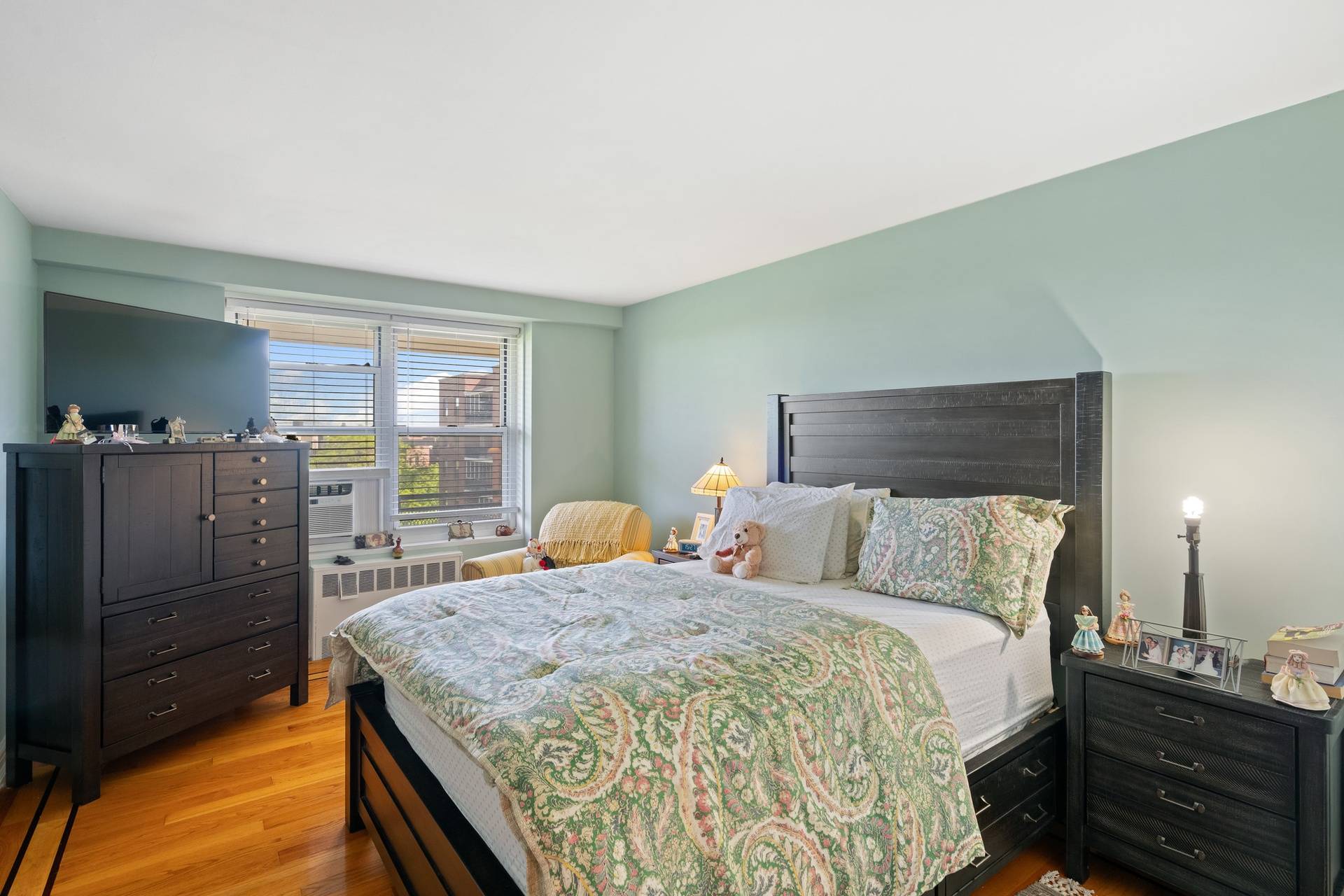 Queens, NY 11372,35-31 85th Street #8-L