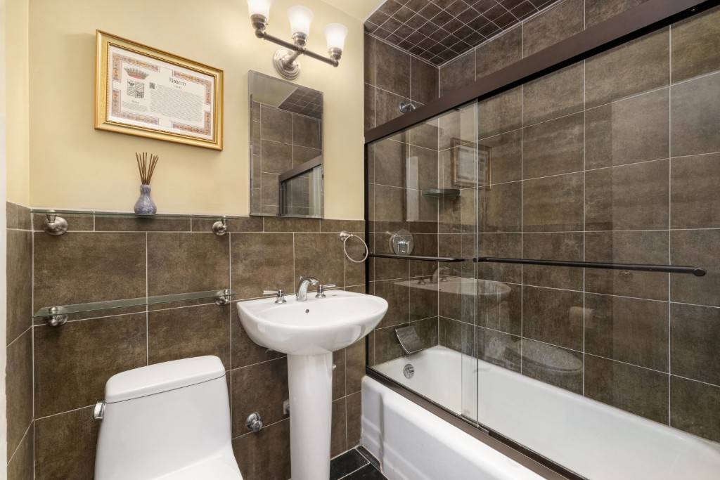 Manhattan, NY 10010,301 E 22nd Street #9v
