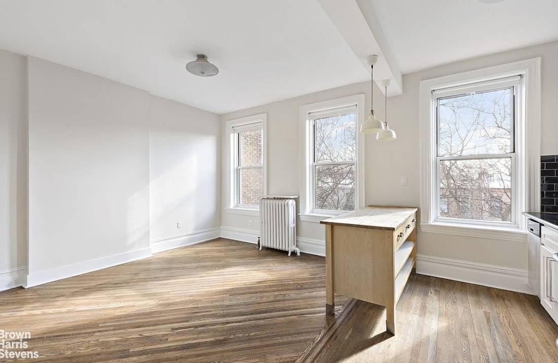 Brooklyn, NY 11233,116 BAINBRIDGE Street #3