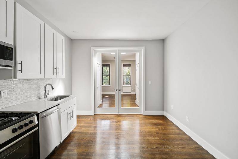 Manhattan, NY 10128,306 E 89th Street #2-C