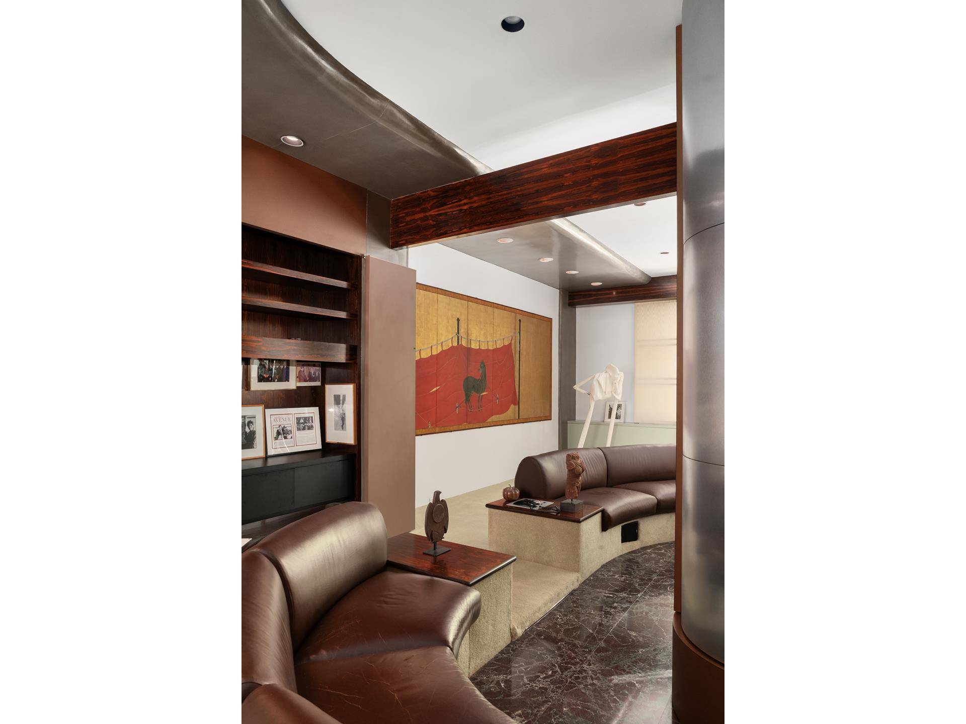 Manhattan, NY 10065,550 PARK Avenue #2W