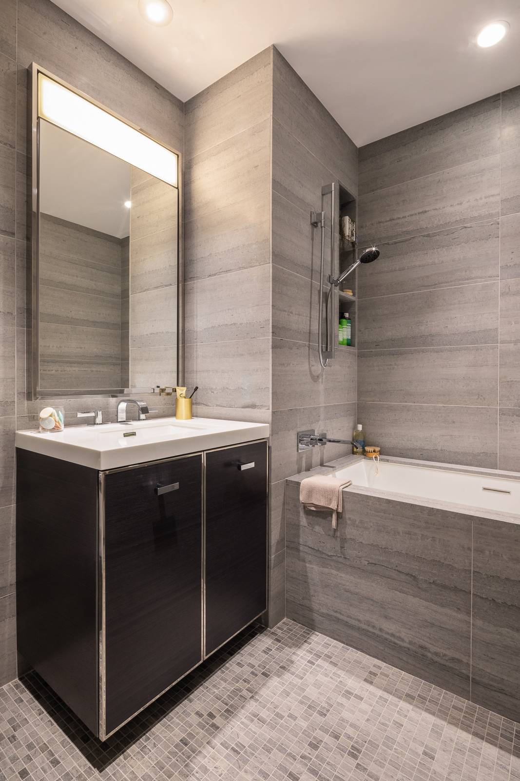 Manhattan, NY 10002,252 South Street #48H