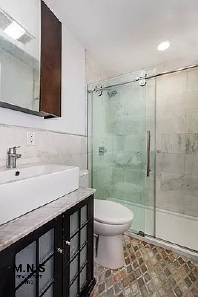 Manhattan, NY 10019,416 W 49th Street #2-A