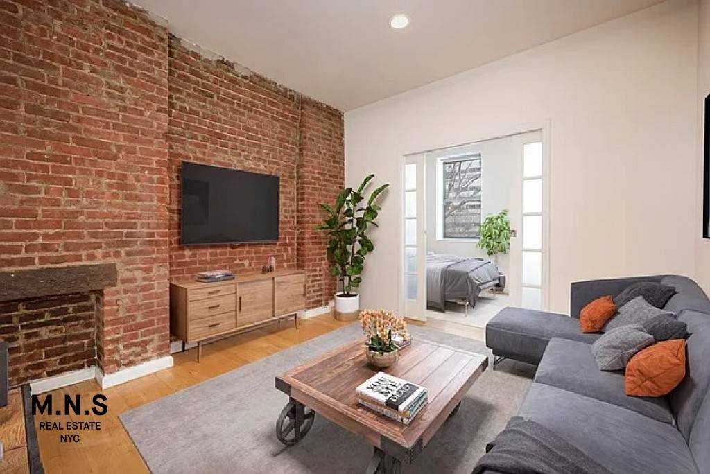 416 W 49th Street #2-A, Manhattan, NY 10019