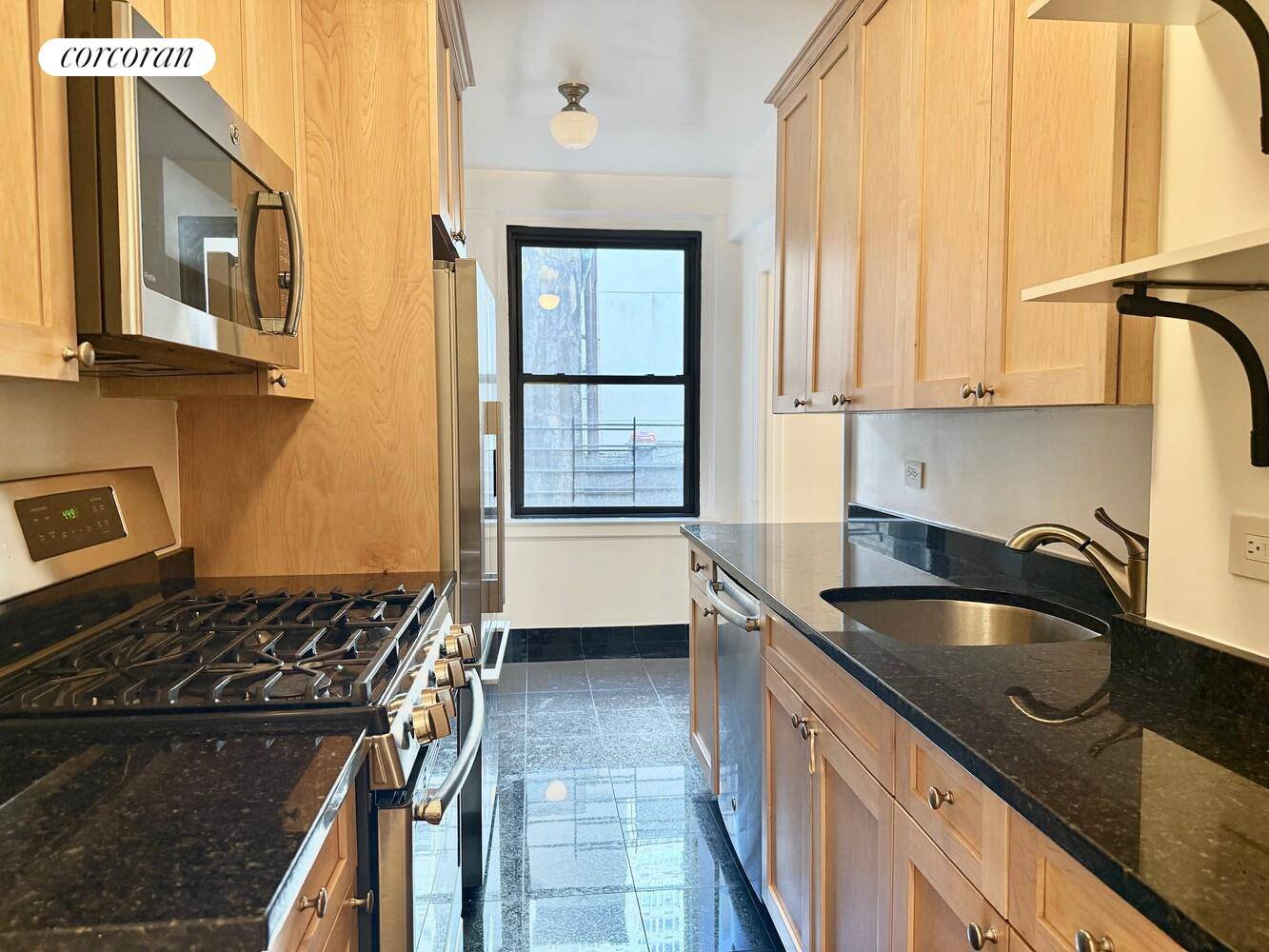 Manhattan, NY 10021,210 E 68TH Street #4B