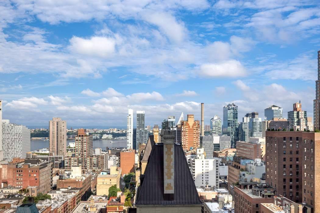 Manhattan, NY 10019,322 W 57th Street #35F